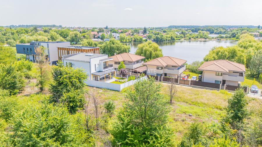 Teren cu deschidere la lac -Laguna Albastra- toate utilitatile disponibile - 4