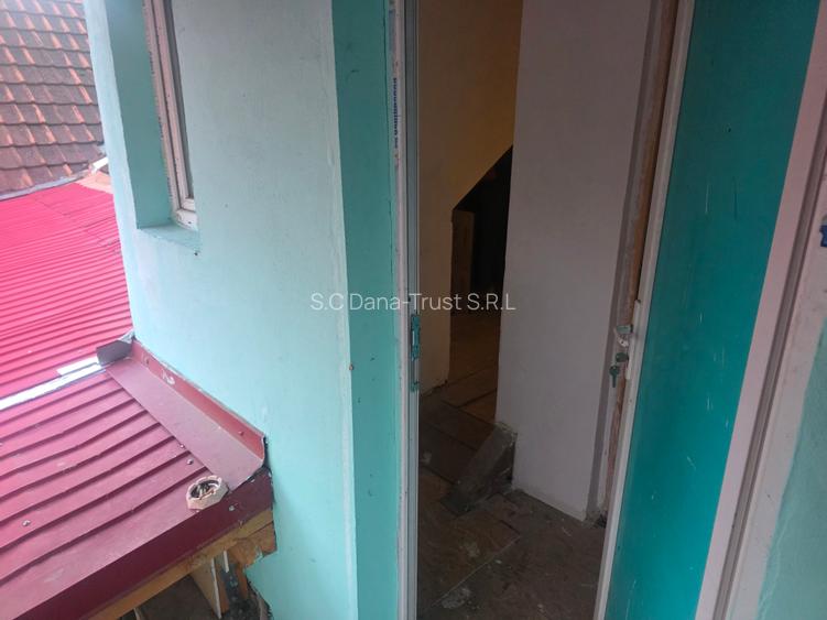 Spații mansardă pentru depozitare - birou - 2