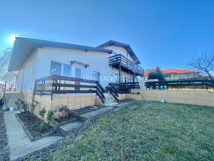 2 Case in regim P+M cu 9 camere, 3 băi, teren 1811mp, front 30m, Paleu - 2