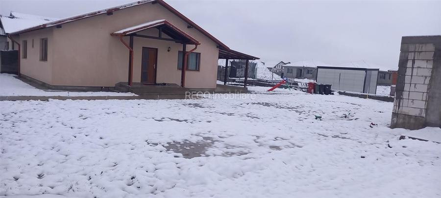 Proprietate cu 2 case in Osorhei intr-o zona cu case noi. - 3
