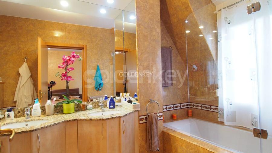 Vila cocheta cu 6 camere, piscina comuna si loc de joaca - 10