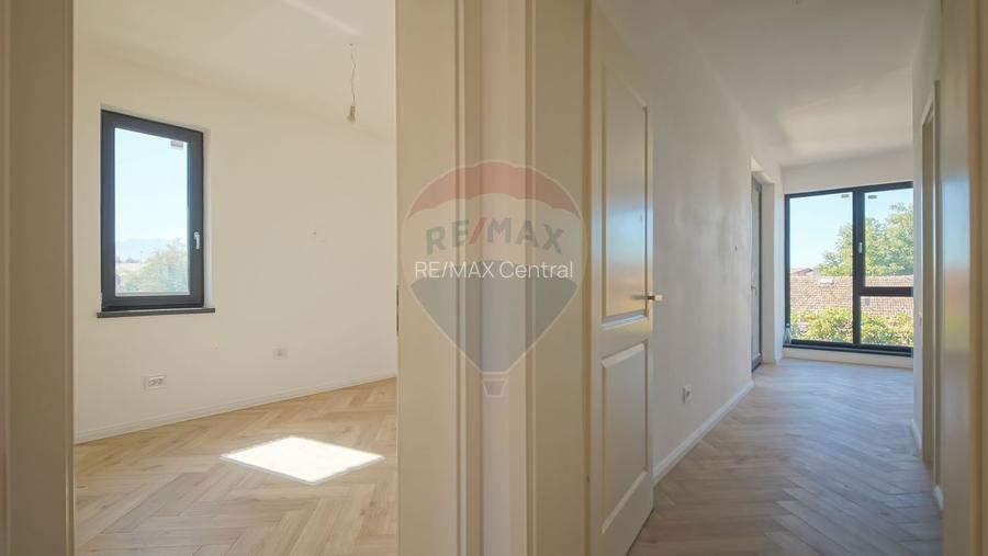 Casă / Vilă cu 5 camere de vânzare - 10