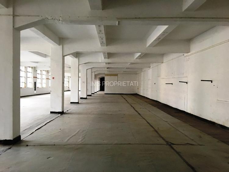 Inchiriez spatiu 300-1200 mp pretabil comercial, parcare 338 mp - 2