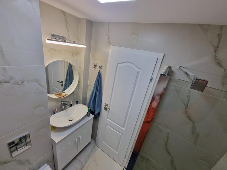 Vânzare apart 5 camere zona Polonă cu garaj încălzit