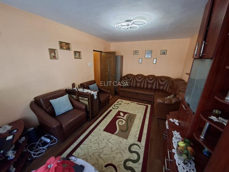 Apartament cu 2 camere decomandat, zona Nicolina - 3