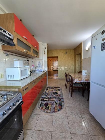 Apartament 3 camere, decomandat, etaj 3/4, mobilat, centrala gaz, termen lung - 9