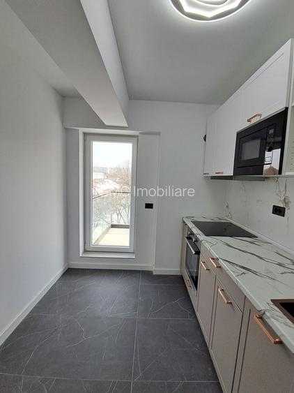 Prima inchiriere 3 camere+ parcare subterana , bloc nou S31 - 10