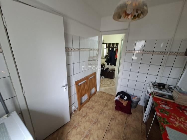 Apartament 2 camere, etajul 2/4, zona Podu Ros - 5