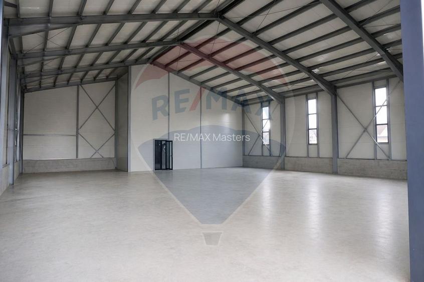 Hală industrială de închiriat – 560 mp  si curte - 4