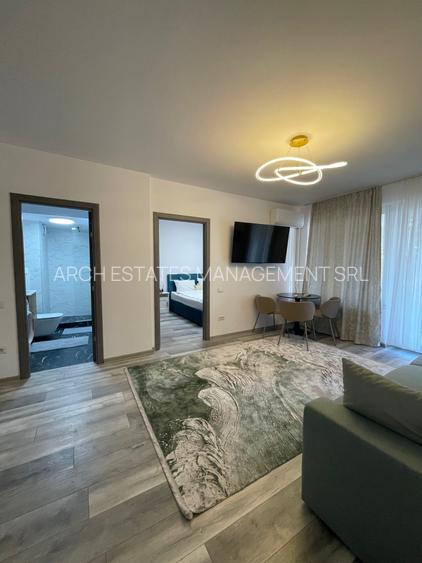 Piata Romana, Coloane, Metrou - 3