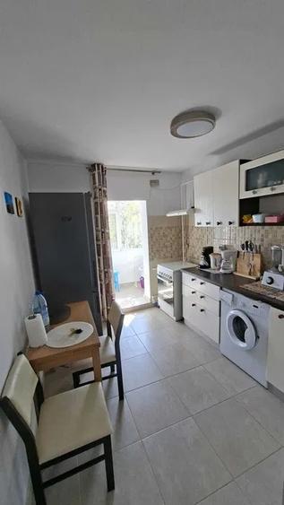 Apartament cu 1 cameră, decomandat, zona Targu Cucu-Statia Padurii