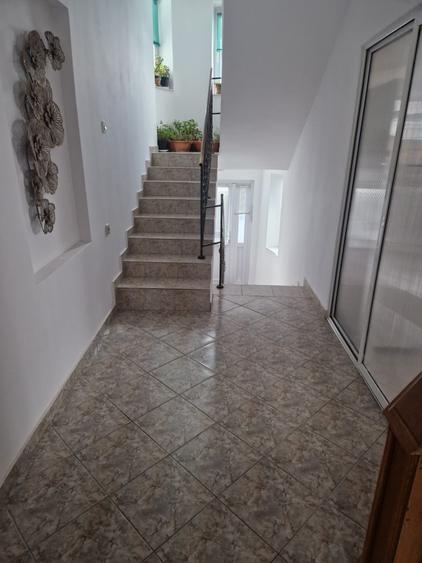 Casa la cheie mobilata si utilata cu 2500mp teren in oras