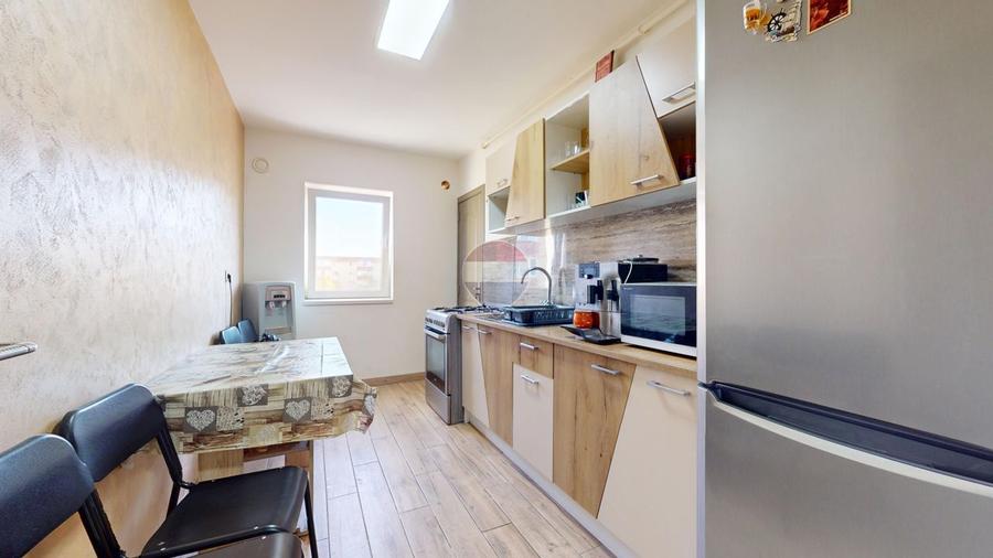 Apartament cu 3 camere decomandat, 2 parcări & boxă dublă – Bartolomeu