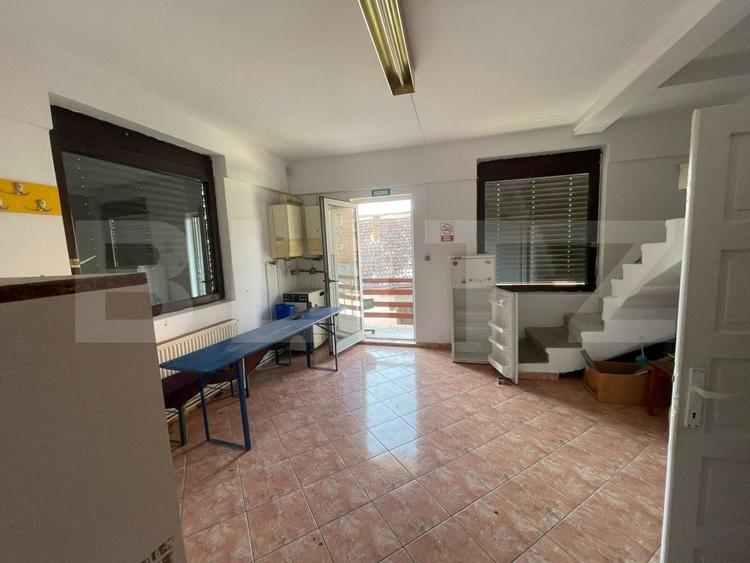 Casa cu 5 incaperi, 580mp, zona Carpati 1
