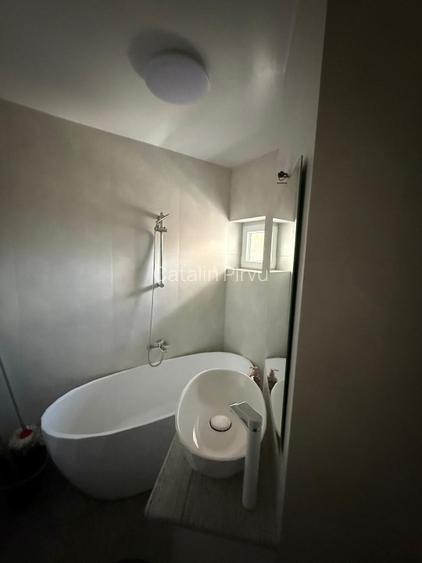 Inchiriez apartament complet renovat - 2