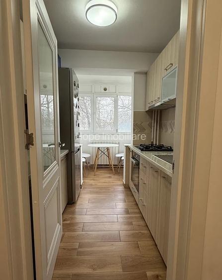 Bulevardul Basarabia - Metrou Costin Georgian - 2 camere , centrala proprie - 12