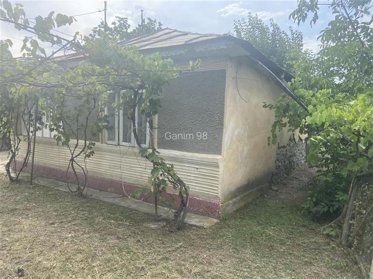 Casa si teren de vanzare in Suraia, zona Cimitirul central ,2087 mp , deschidere - 2