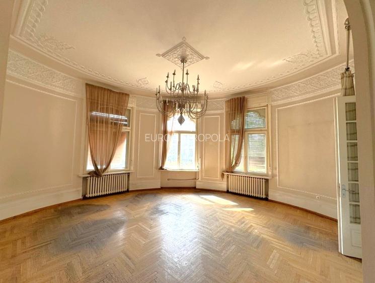 Vila cu arhitectura spectaculoasa Dacia - 6