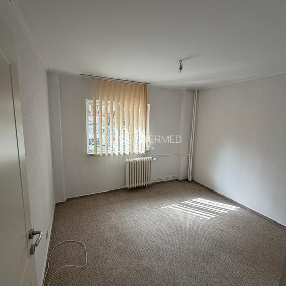 Piata Romana - parter de bloc - nemobilat - constructie 1981 - 3