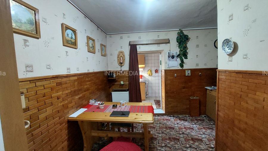 Apartament 3 camere Decomandate 76 mp parter inalt cu 2 Bai Balcon CETATE Piata - 4
