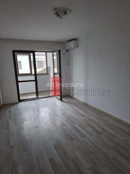 Apartament cu trei camere de vanzare-Metalurgiei-Aparatorii Patriei-cu centrala - 3