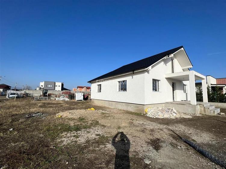 Casa noua de vanzare in Cartier Doctor Carnabel P+M - 2