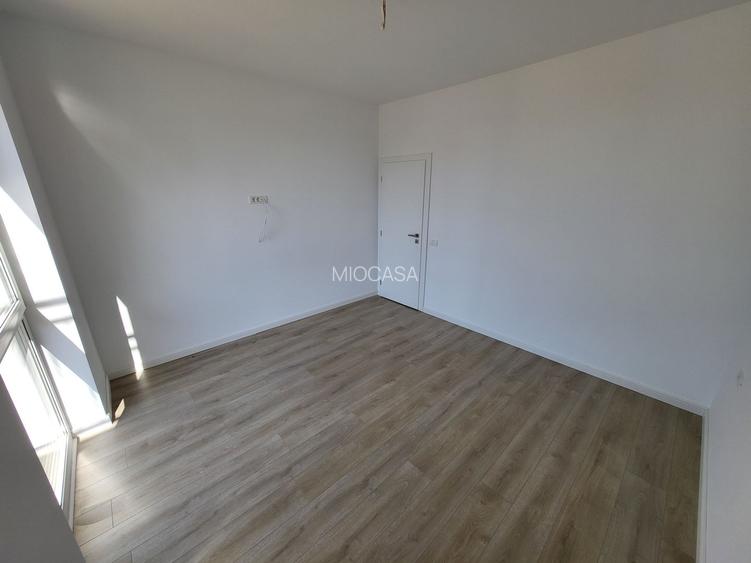 COMISION%. BLOC NOU in ORAS. ETAJ 1. Langa Magazine si mijloace de transport - 12