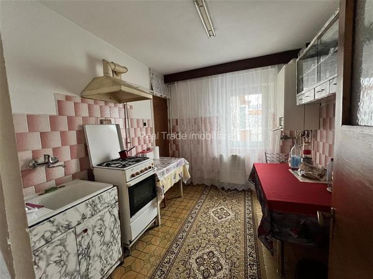 Apartament 3 camere decomandat Astra Carpatilor - 5