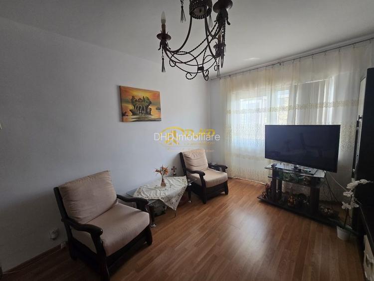Apartament 3 camere - Tg. Cucu - 4