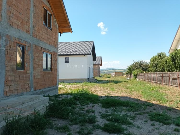 Casa noua, P+E, 5 camere, 2 bai, terasa, teren 400mp, in Lilieci, strada Rozelor - 17