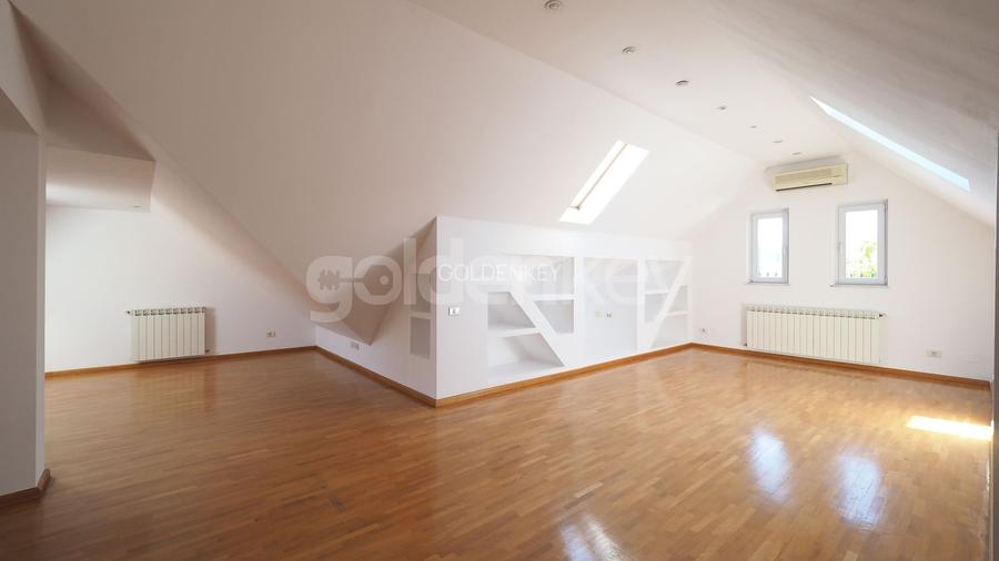 Vila cu 6-7 camere si gradina generoasa - 19