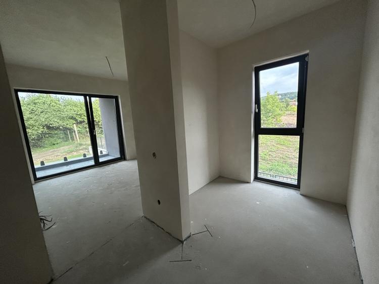 Casa tip duplex semifinisat , 180 mp utili , 400 mp teren zona Făget