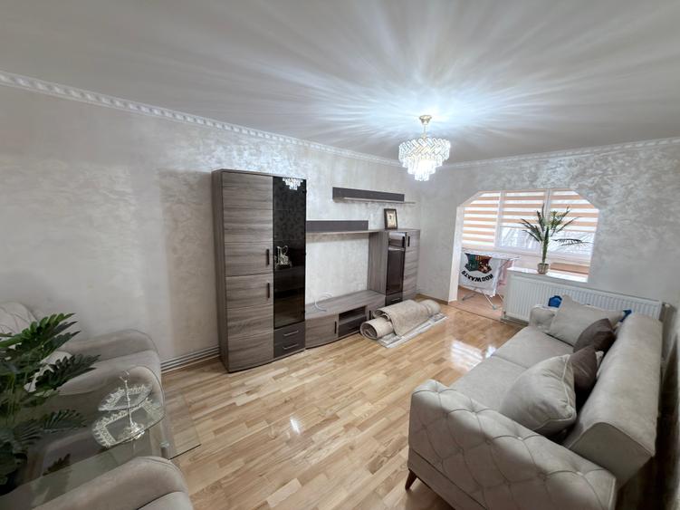 Apartament 3 camere la strada complet renovat