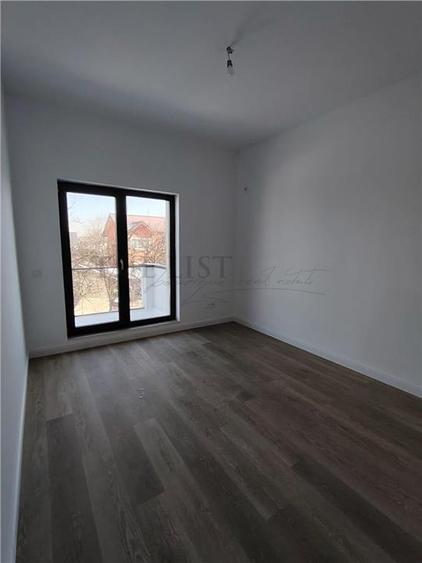 Vila tip duplex de vanzare cu 4 camere | 3 locuri de parcare | Corbeanca