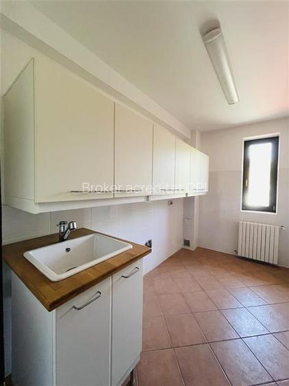 VANZARE VILA 8 CAMERE 652 mp teren zona Sisesti Sector 1 - 16