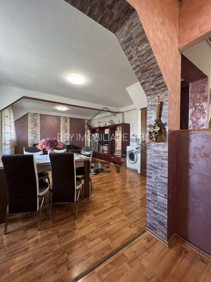 De vanzare- Apartament 3 camere str Luptei - 10