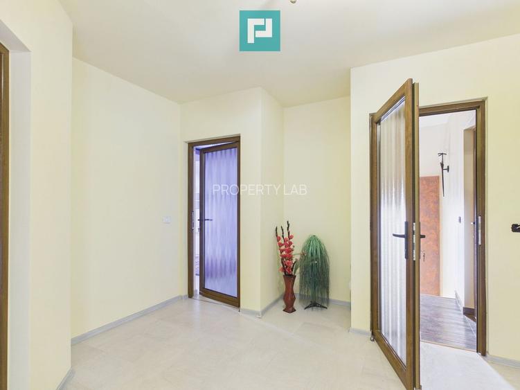 Casă spațioasă în Sântana - 10