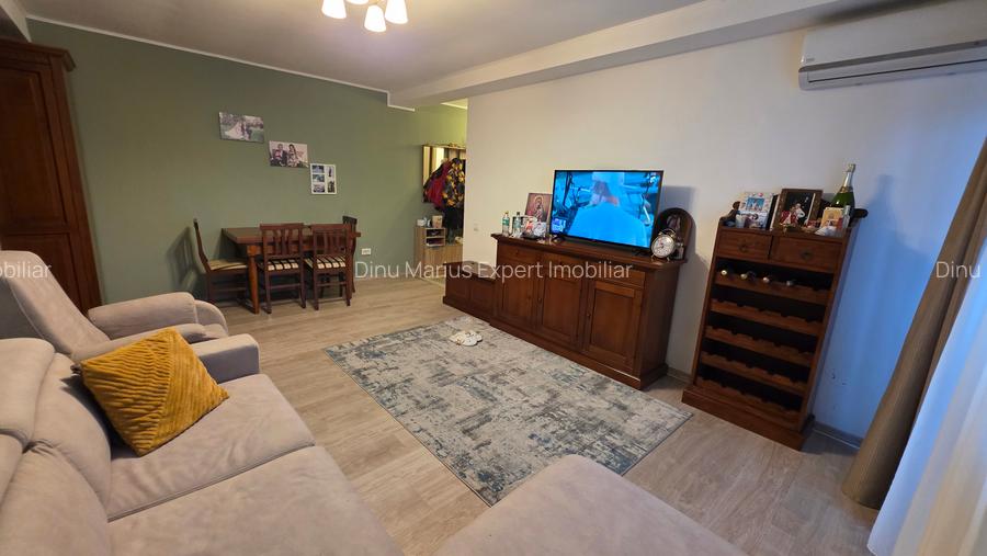 Str Diamantului 2 camere,geam baie,balcon închis,comision 0 - 8