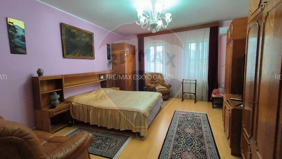 Casă cu piscină de vânzare în zona Piața Centrală Galați - 9