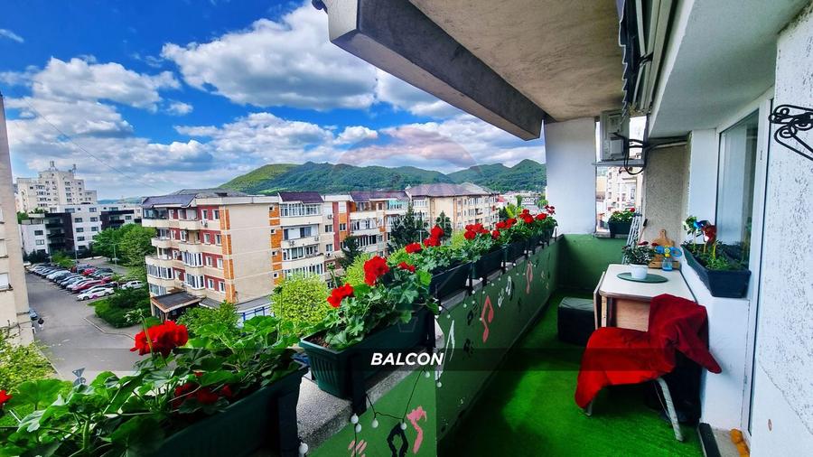 ULTRACENTRAL  DE VANZARE Apartament cu 3 camere - 9