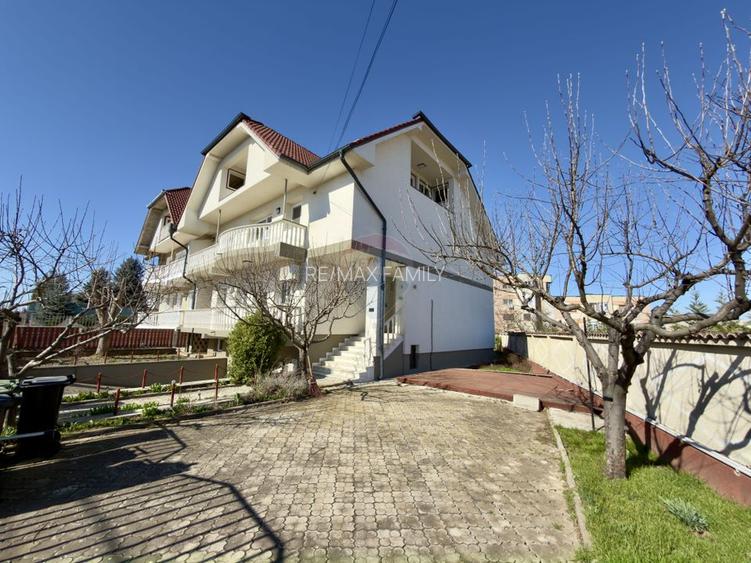 Casă / Vilă 8 camare cartier Beverly Hills Sanmartin - 28