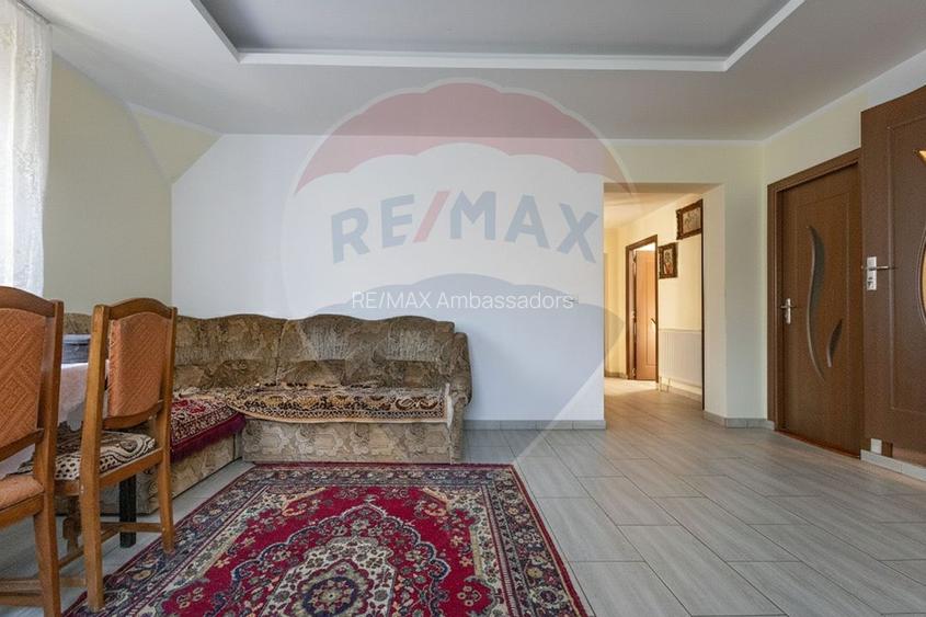 Casă / Vilă cu 6 camere de vânzare în zona Sagului - 3