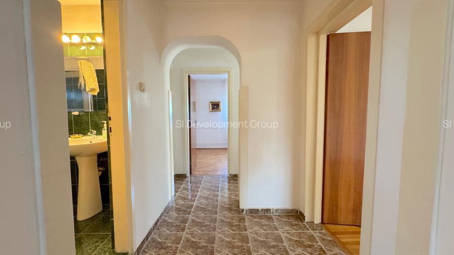 Casa Individuala - 10 Camere - Pretabil comercial - 990 MP teren - 288 MP utili - 15