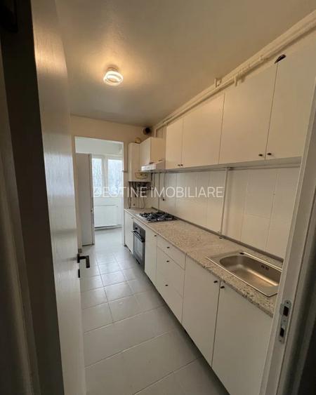 Garsoniera proaspat renovata 30 mp, etaj intermediar,  cartierul Tractorul  - 3