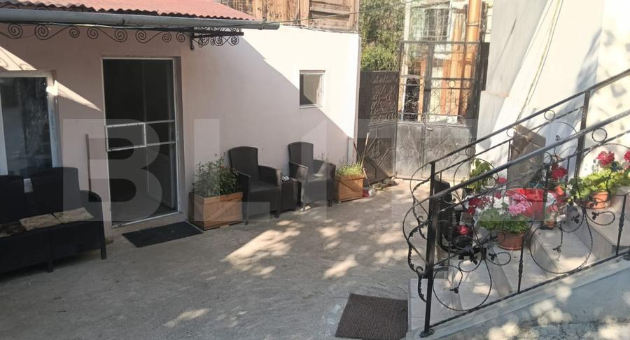 Casă cu 3 camere și grădină, aproape de centrul orașului Câmpeni