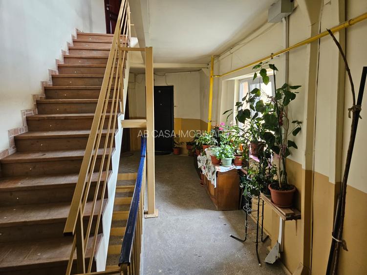 Ap. deosebit, 1 cameră, 31 mp, et. 4 din 5, decomandat, termoizolat, Soarelui - 21