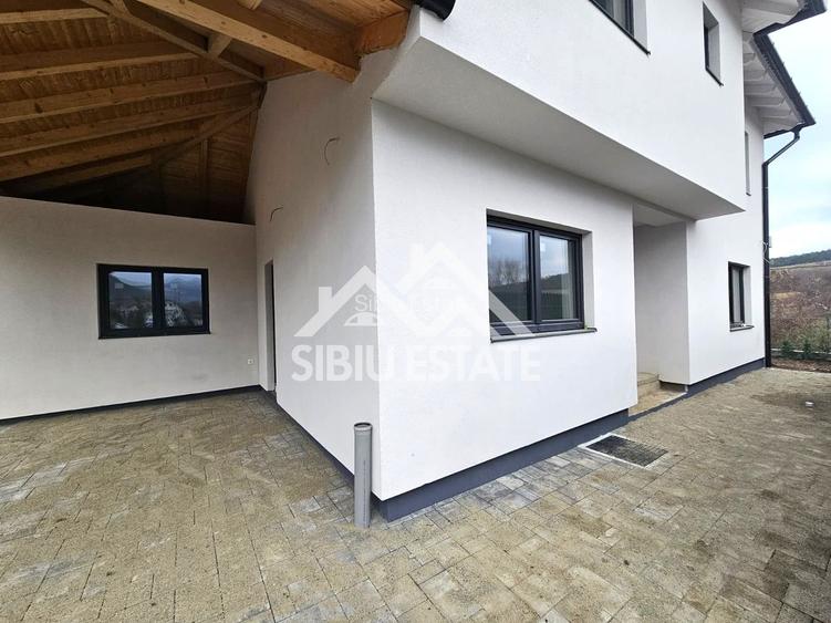 Casa Sibiu, Poplaca 4 camere, 3 bai, terasa si curte NOU - 2