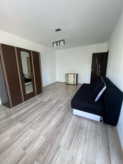Apartament cu 2 camere decomandat, etajul 3/4, zona Nicolina - 2