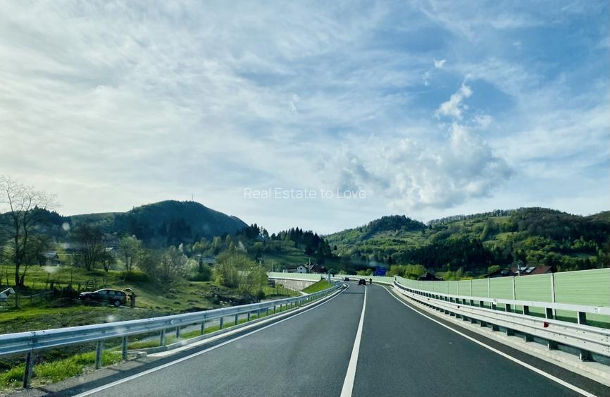 Teren panoramic insorit, utilitati, panta mica si padure, turism sau vacanta - 18