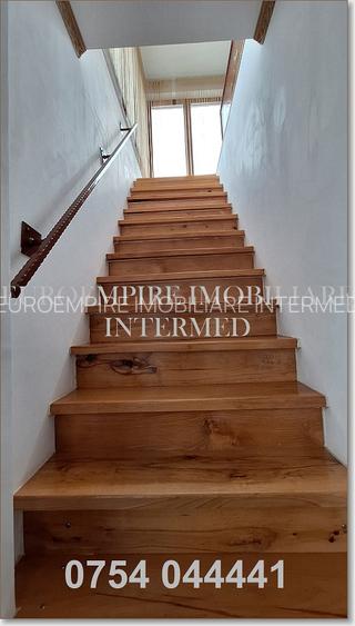 Vila+casa de vanzare zona Km 5 - 8